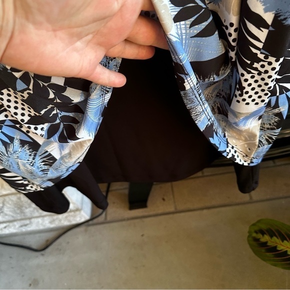 CJ Banks tropical print layered sleeveless blouse size X blue tan black - Picture 3 of 9